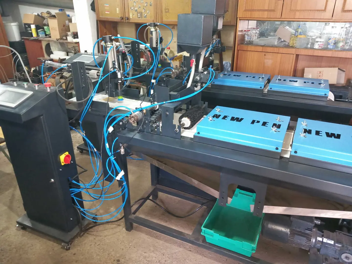 Automatic machine for producing eco-friendly paper pencils
