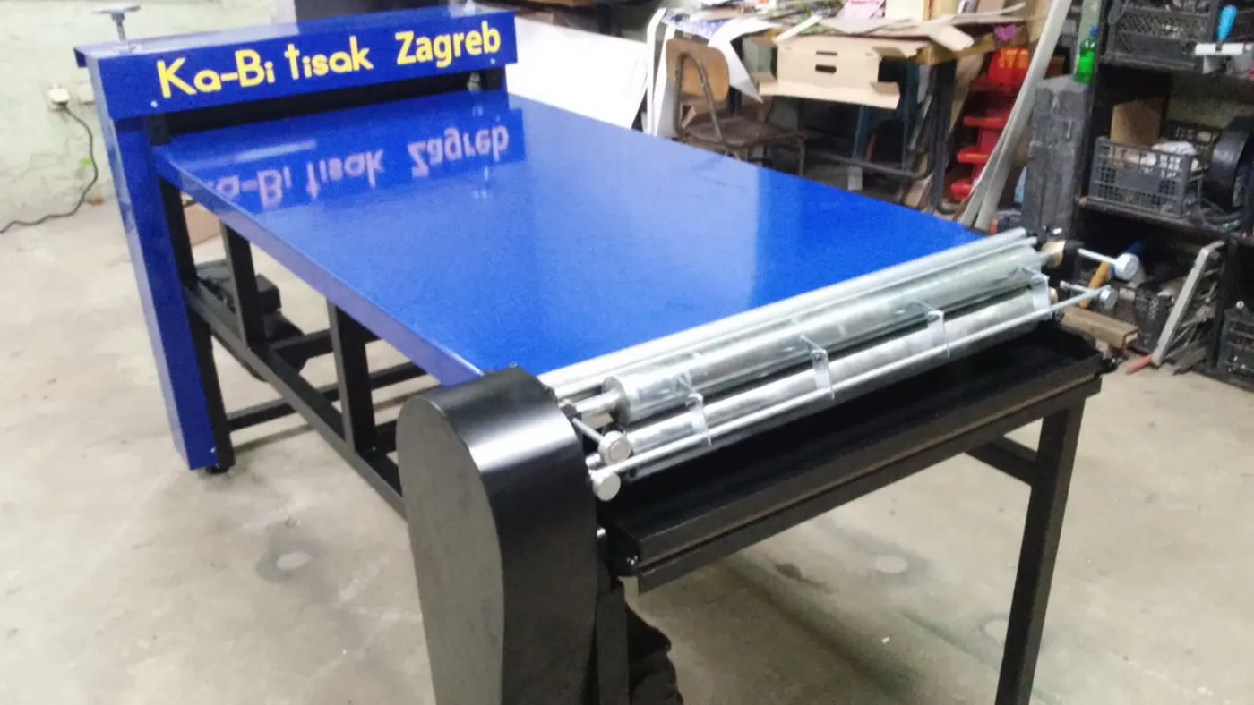 Paper laminating machine, view of the infeed