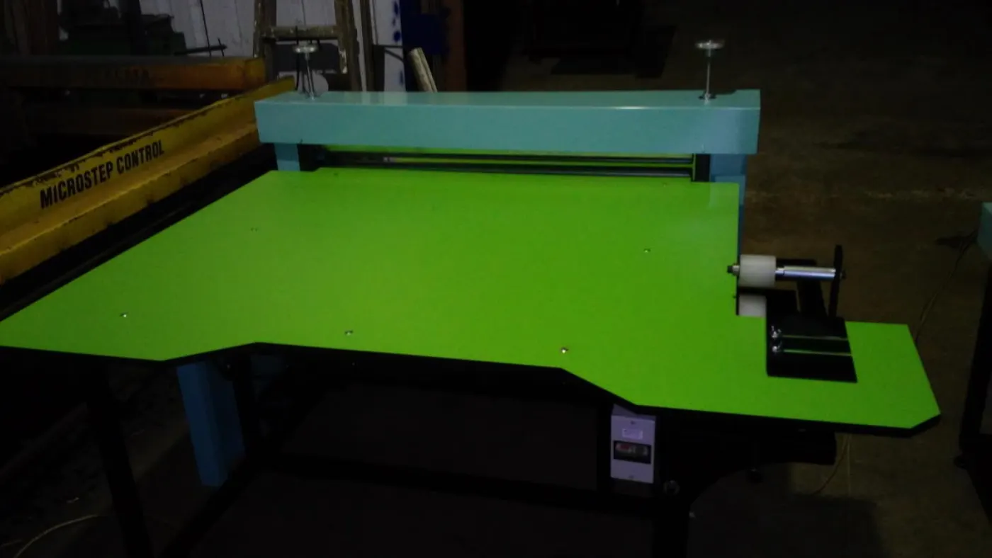 Cardboard box gluing machine