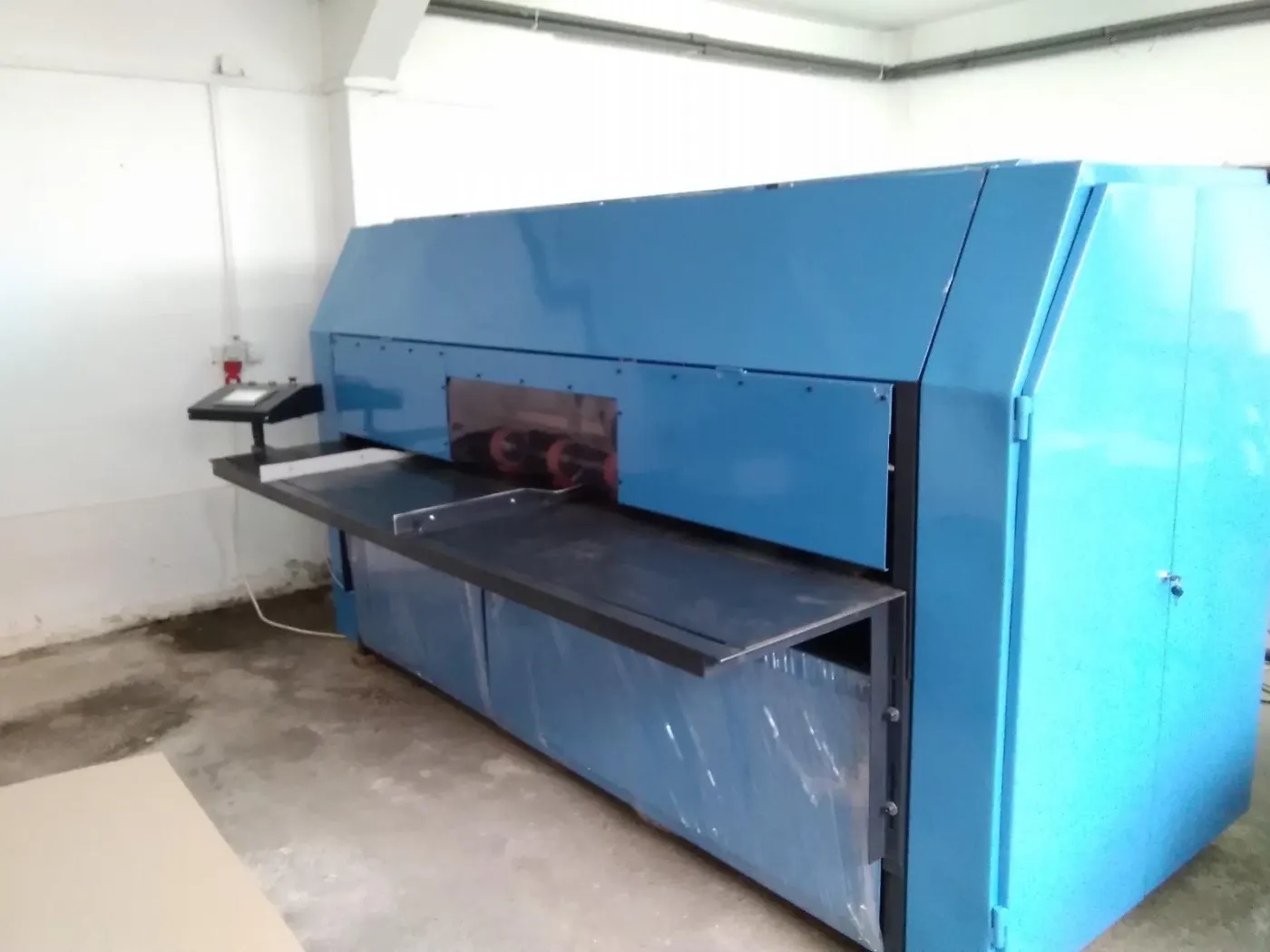 Close-up of the board processing machine